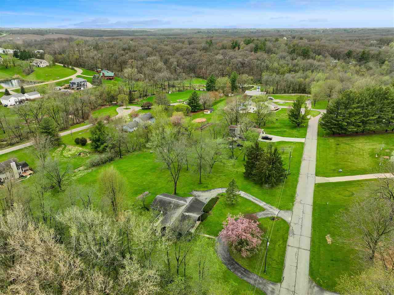 4333 Pine Ridge Trl NE