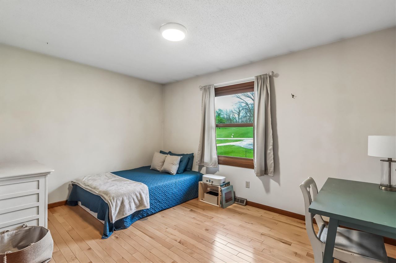 4333 Pine Ridge Trl NE