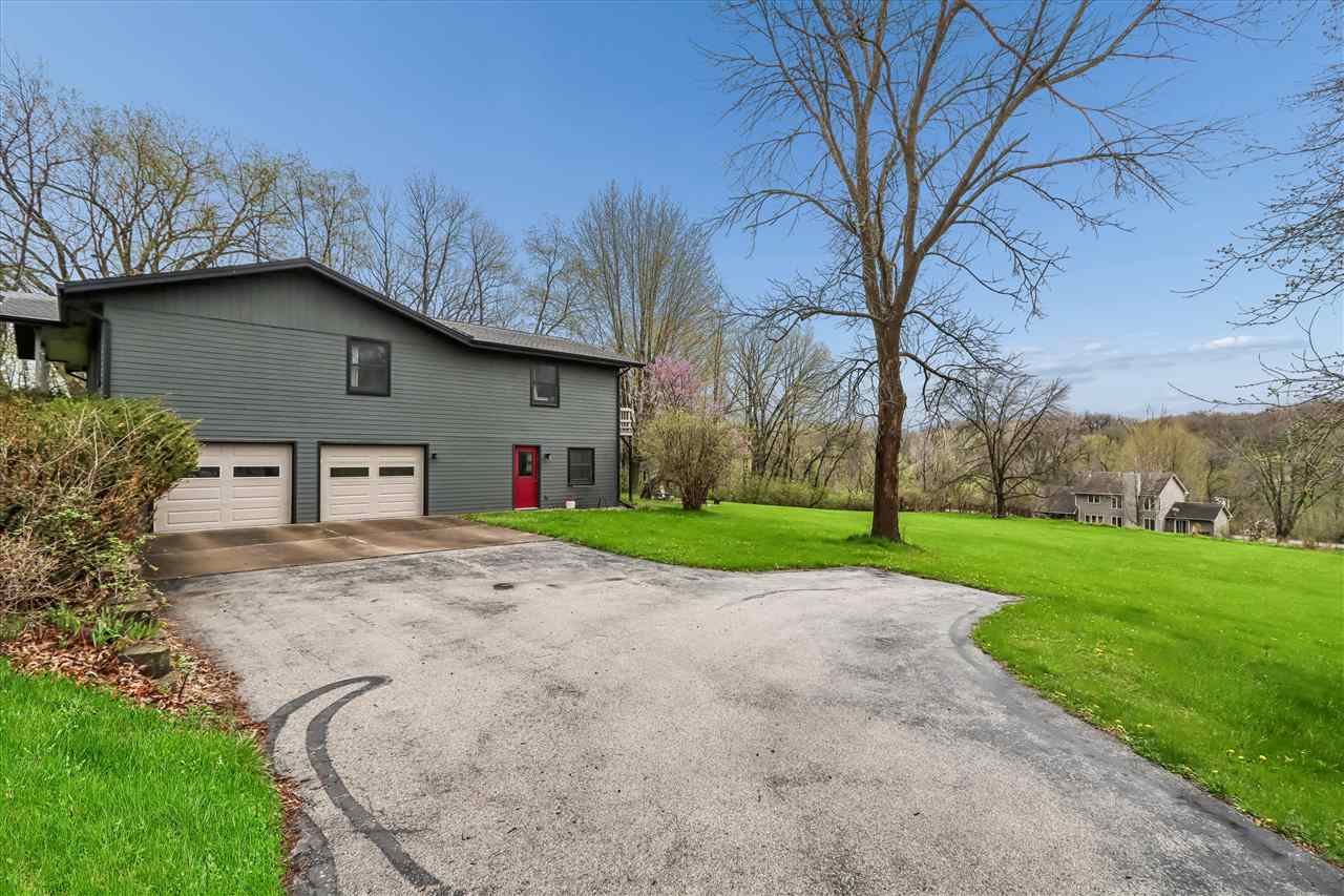 4333 Pine Ridge Trl NE