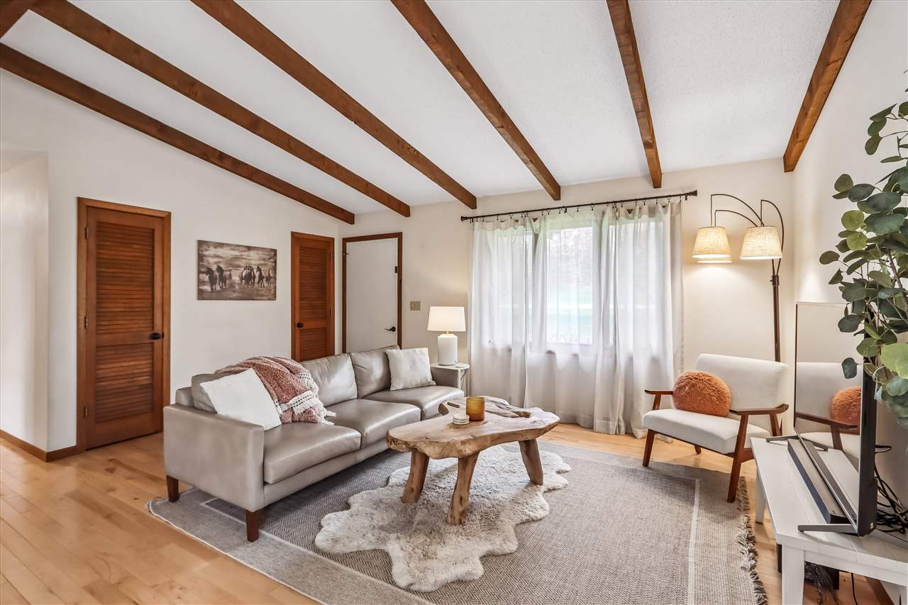 4333 Pine Ridge Trl NE