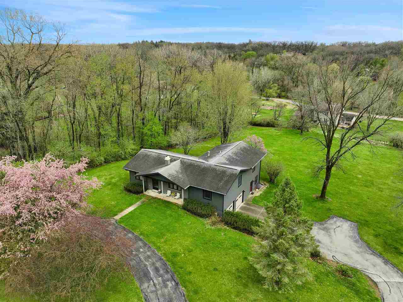 4333 Pine Ridge Trl NE