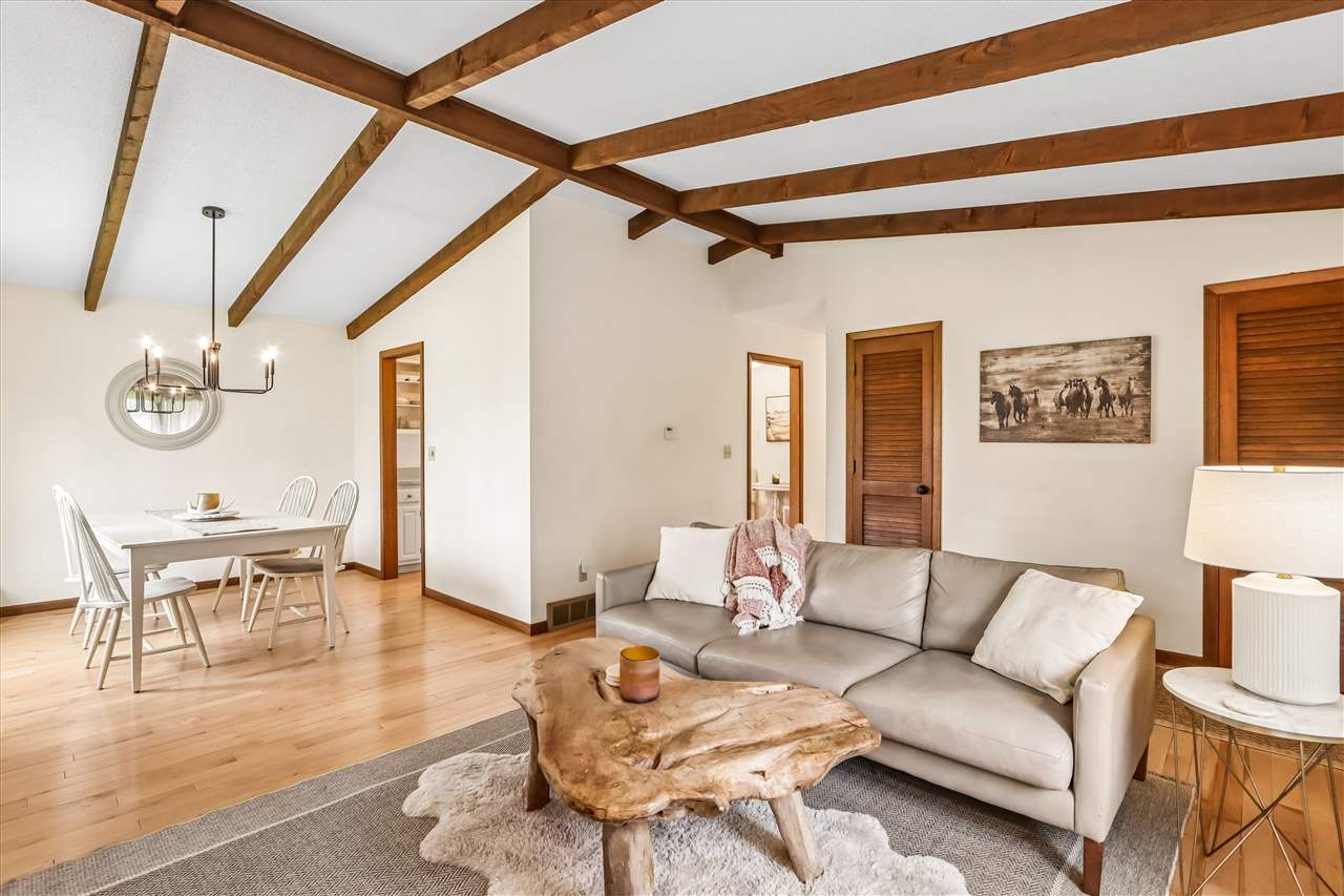 4333 Pine Ridge Trl NE