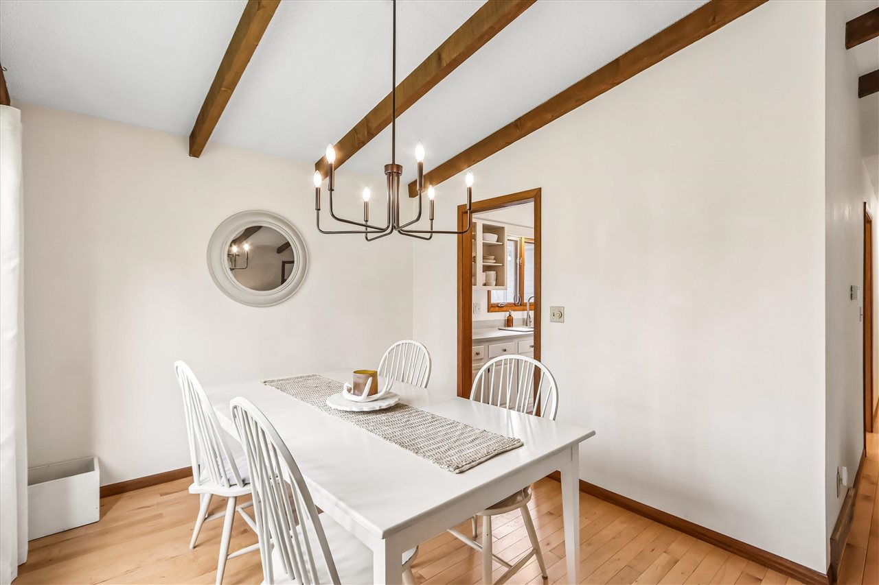 4333 Pine Ridge Trl NE