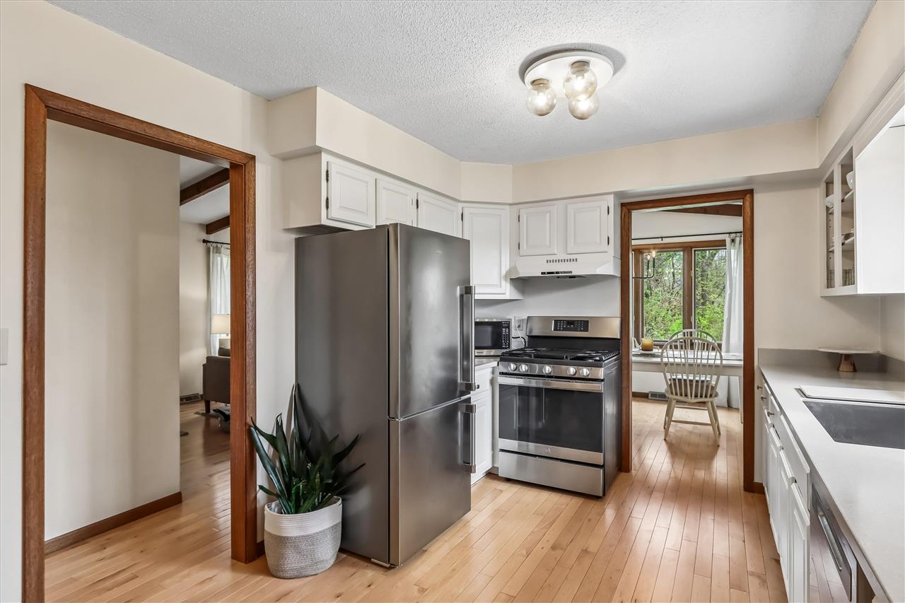 4333 Pine Ridge Trl NE