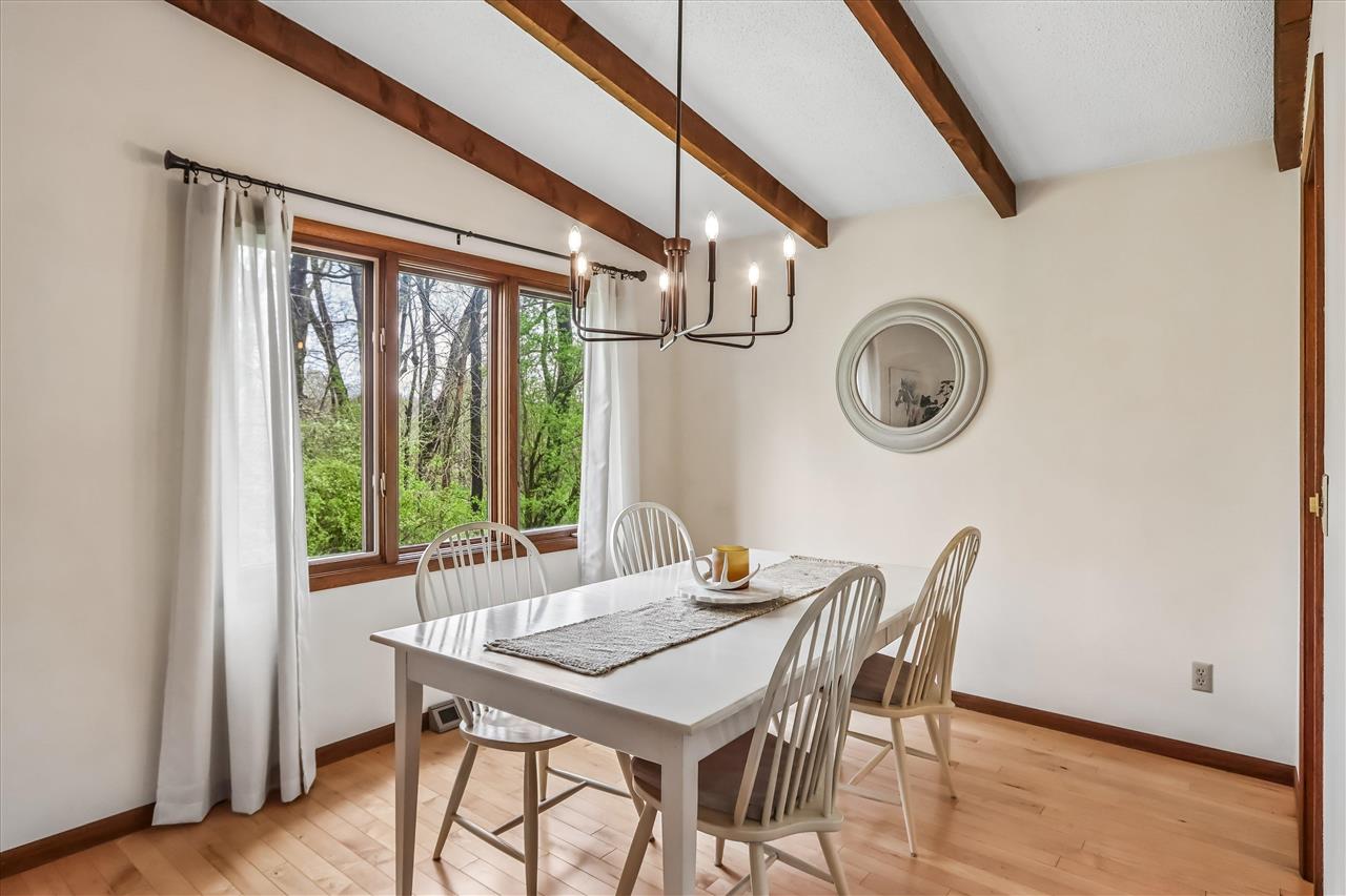 4333 Pine Ridge Trl NE