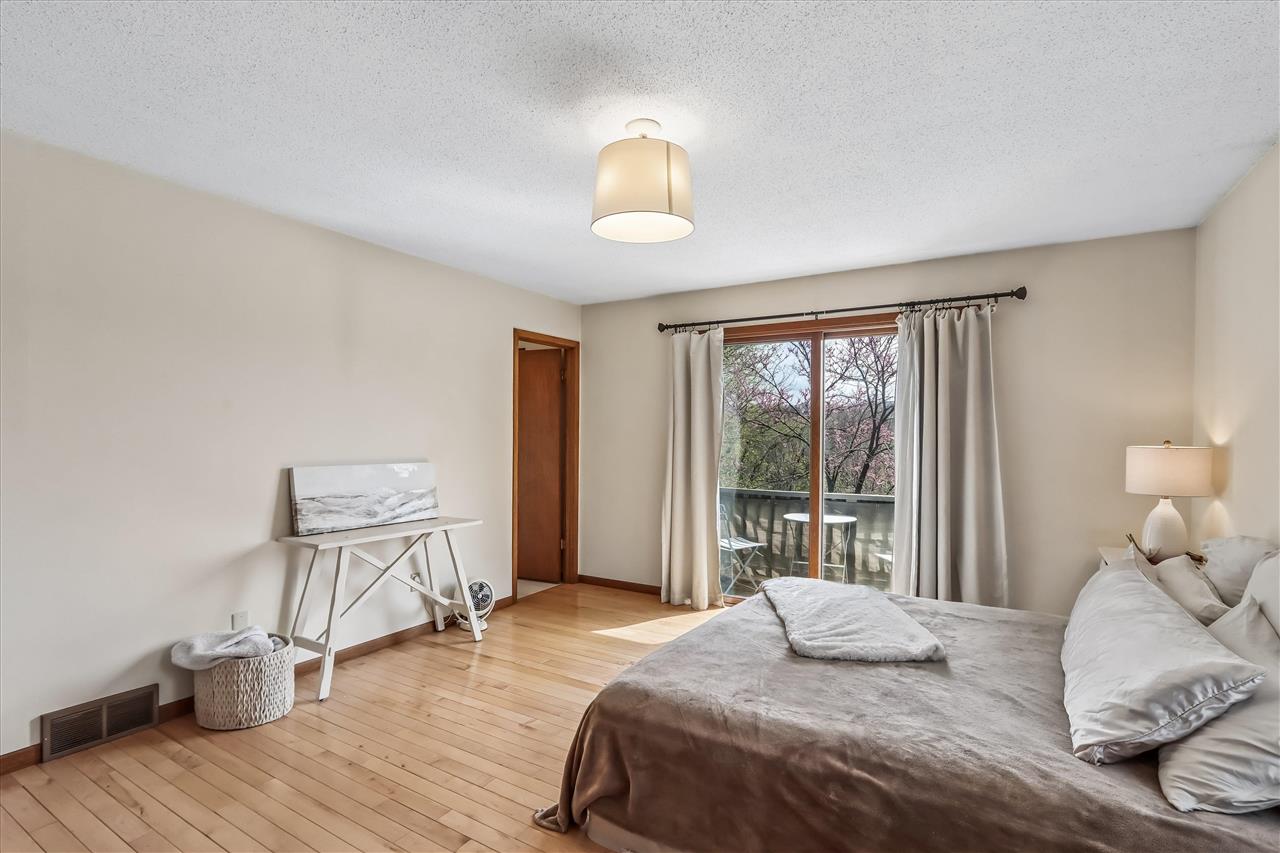 4333 Pine Ridge Trl NE