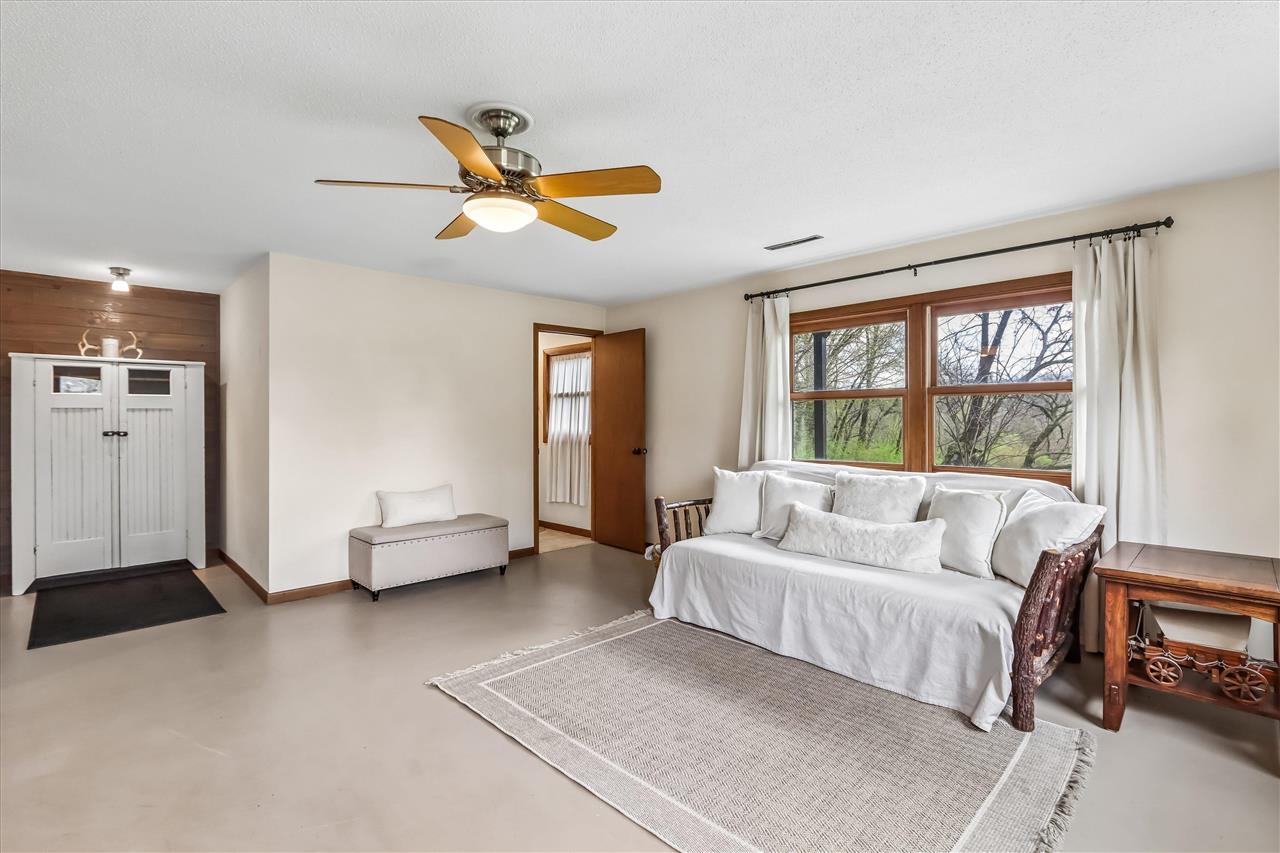 4333 Pine Ridge Trl NE