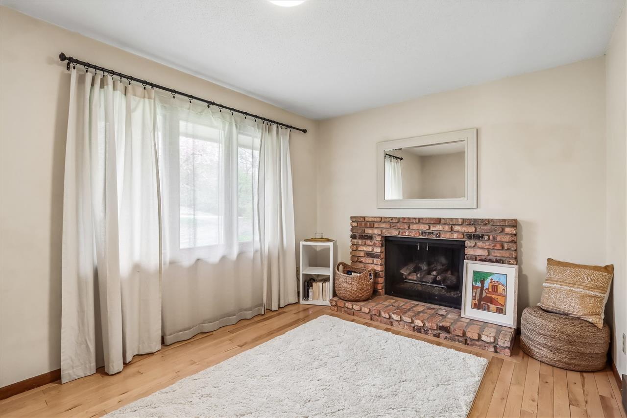 4333 Pine Ridge Trl NE