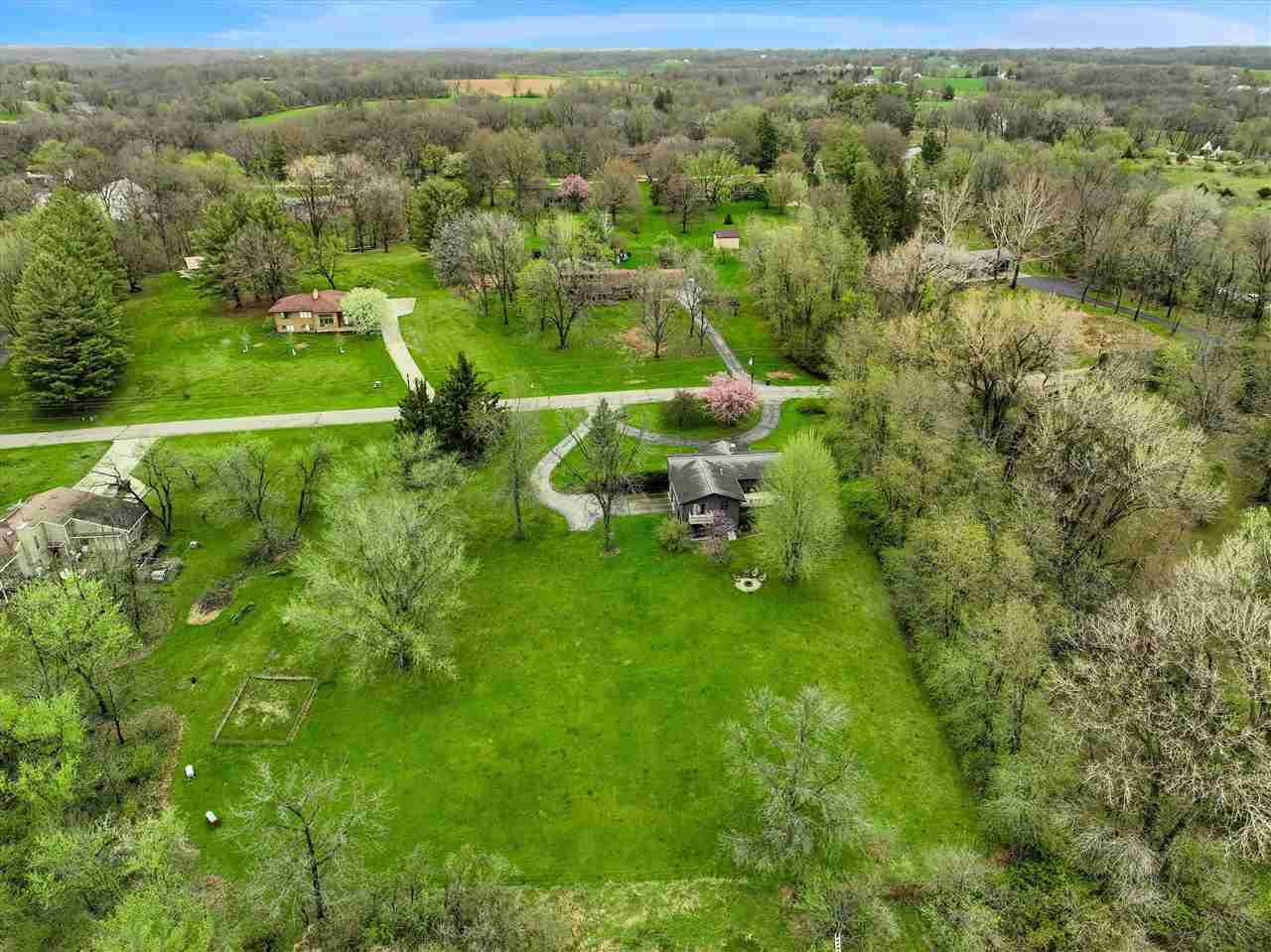 4333 Pine Ridge Trl NE