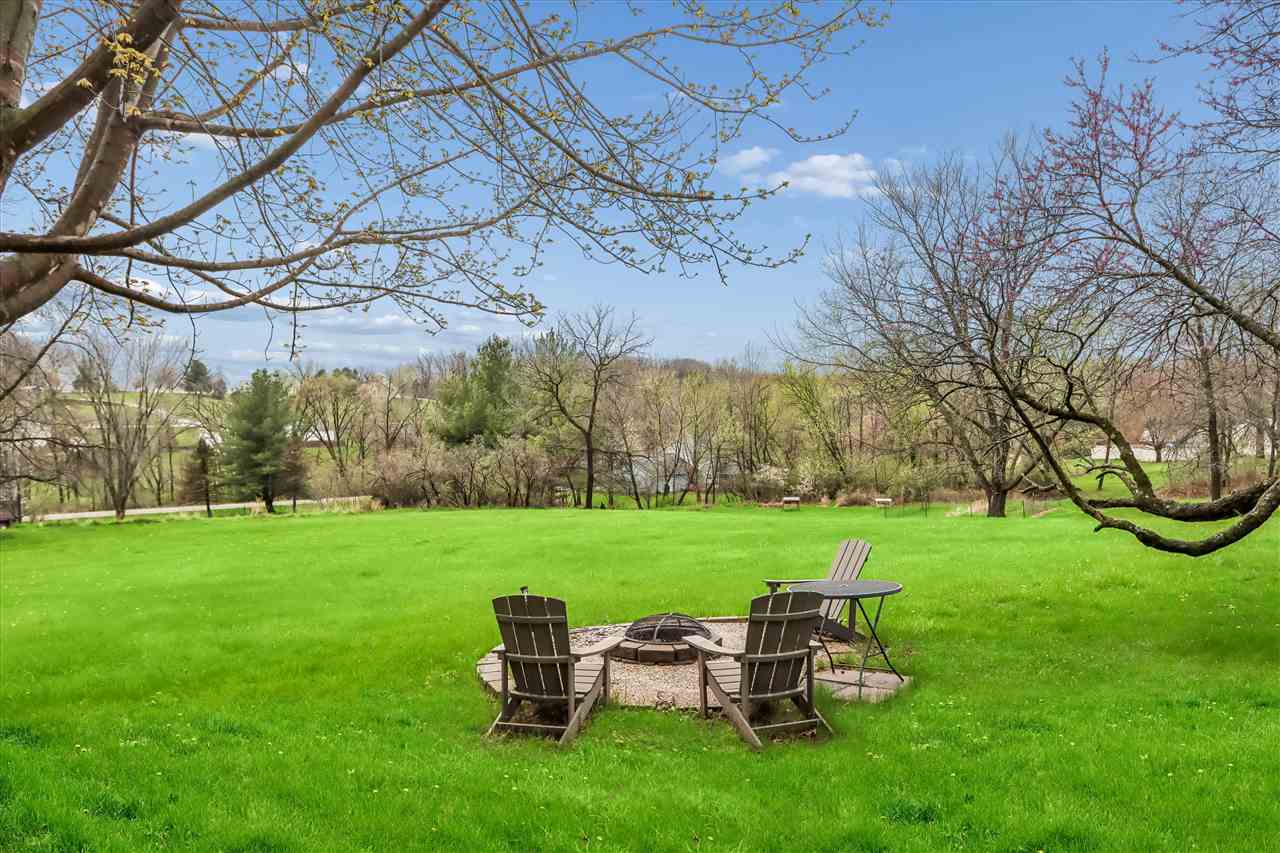 4333 Pine Ridge Trl NE