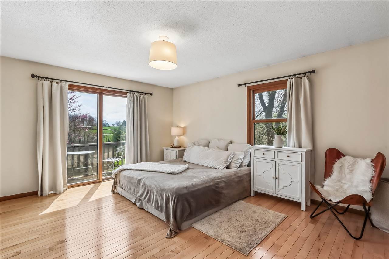 4333 Pine Ridge Trl NE