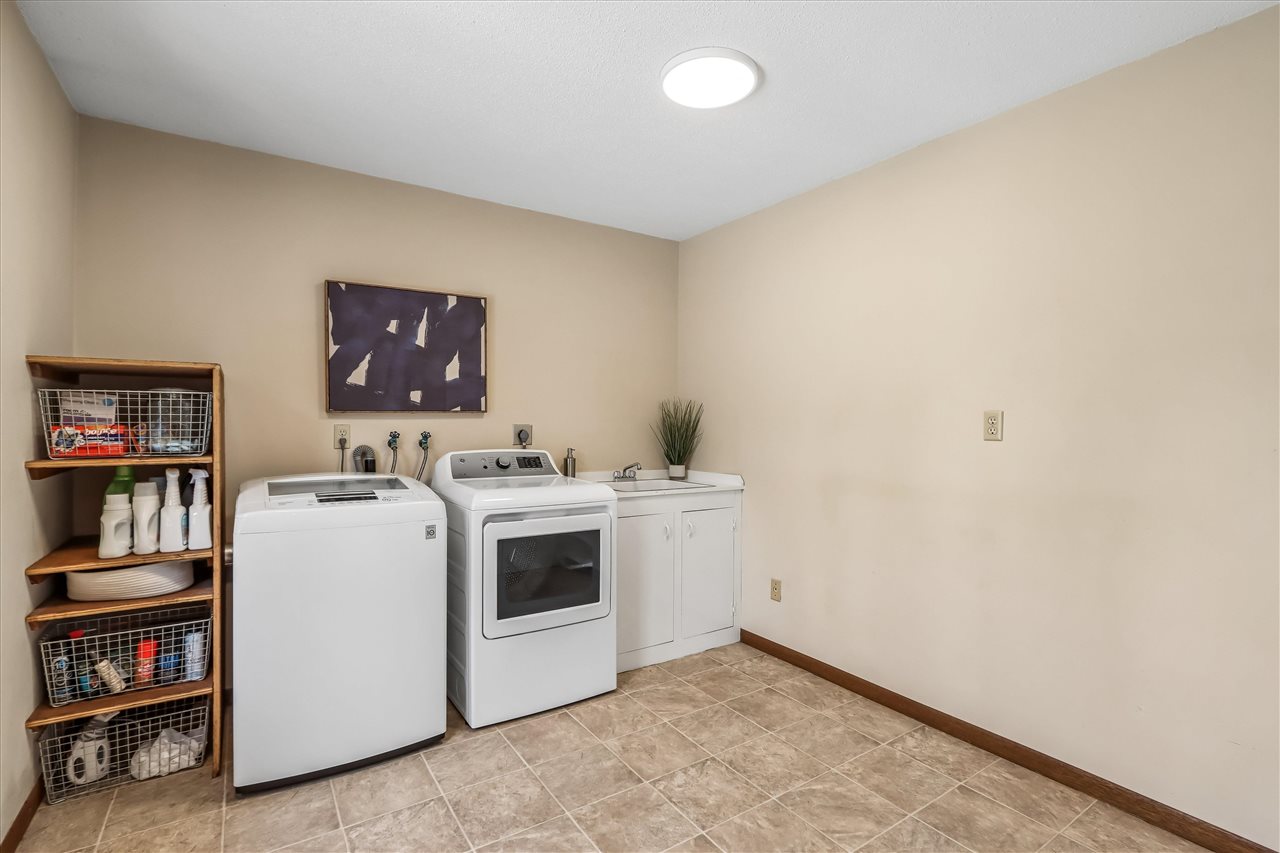 4333 Pine Ridge Trl NE