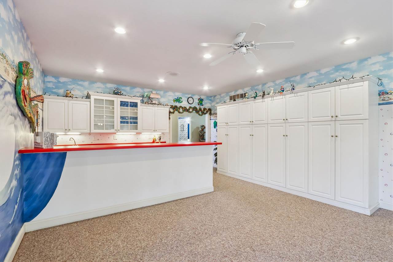1 Acorn Ct