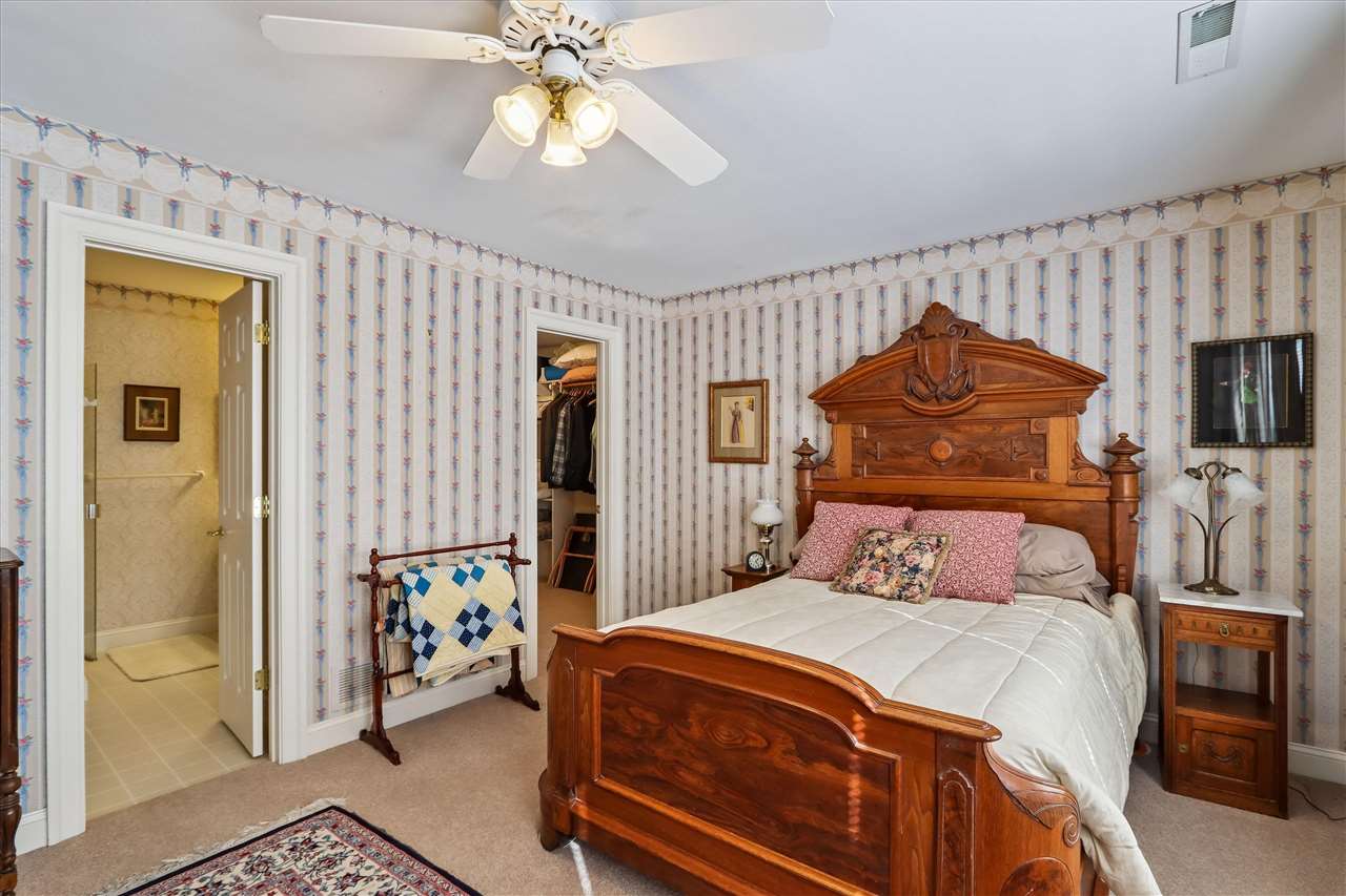 1 Acorn Ct