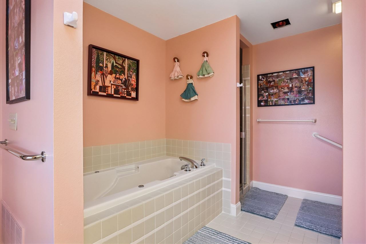 1 Acorn Ct
