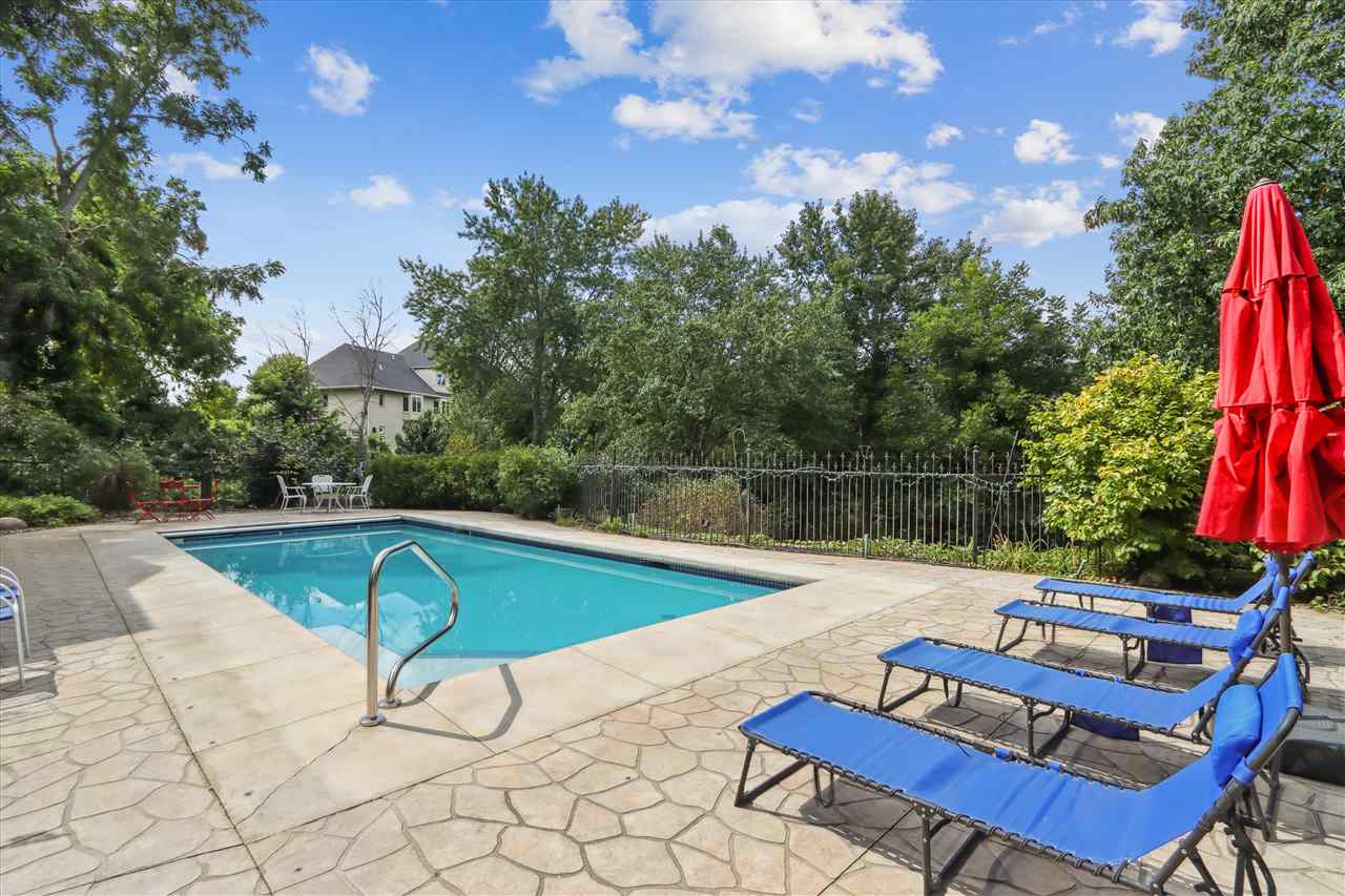 1 Acorn Ct