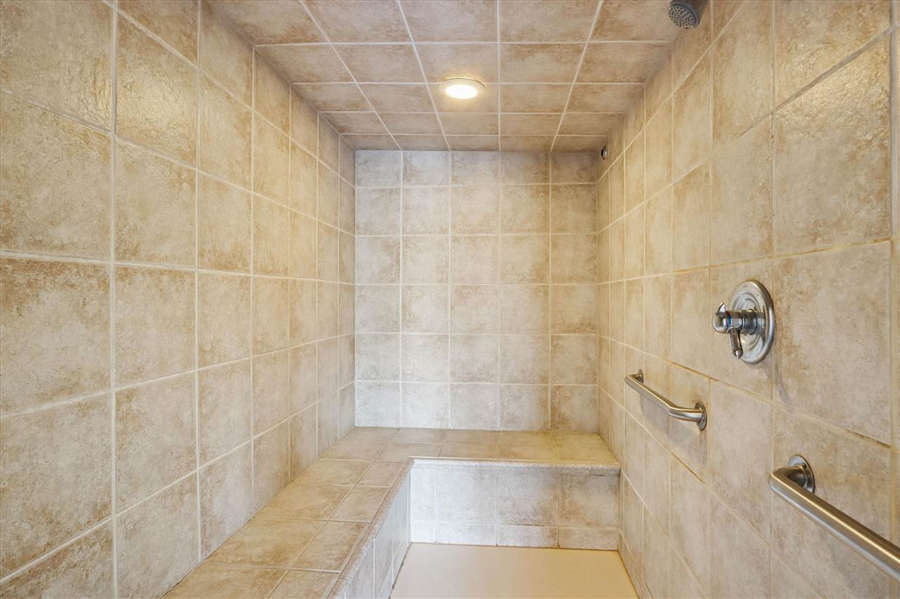 1 Acorn Ct