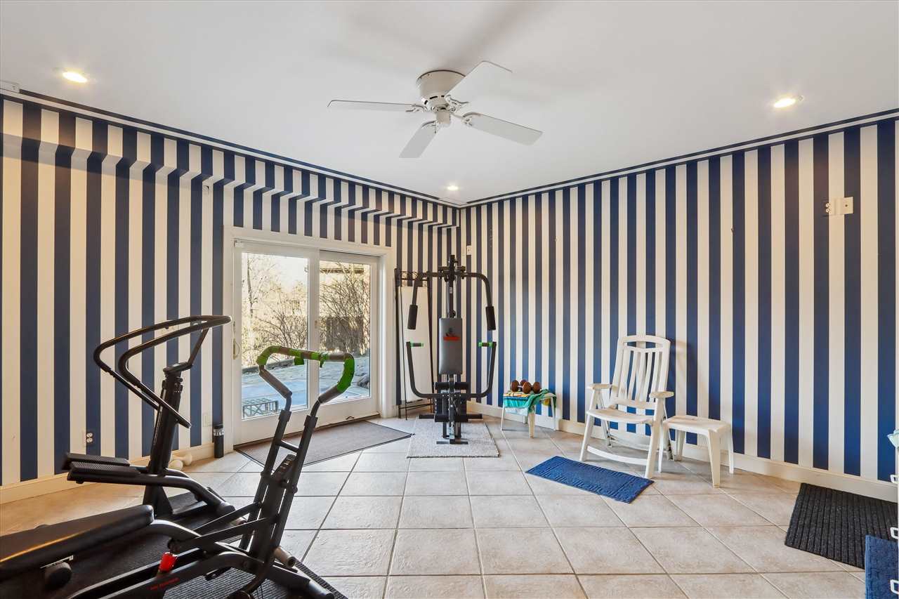 1 Acorn Ct