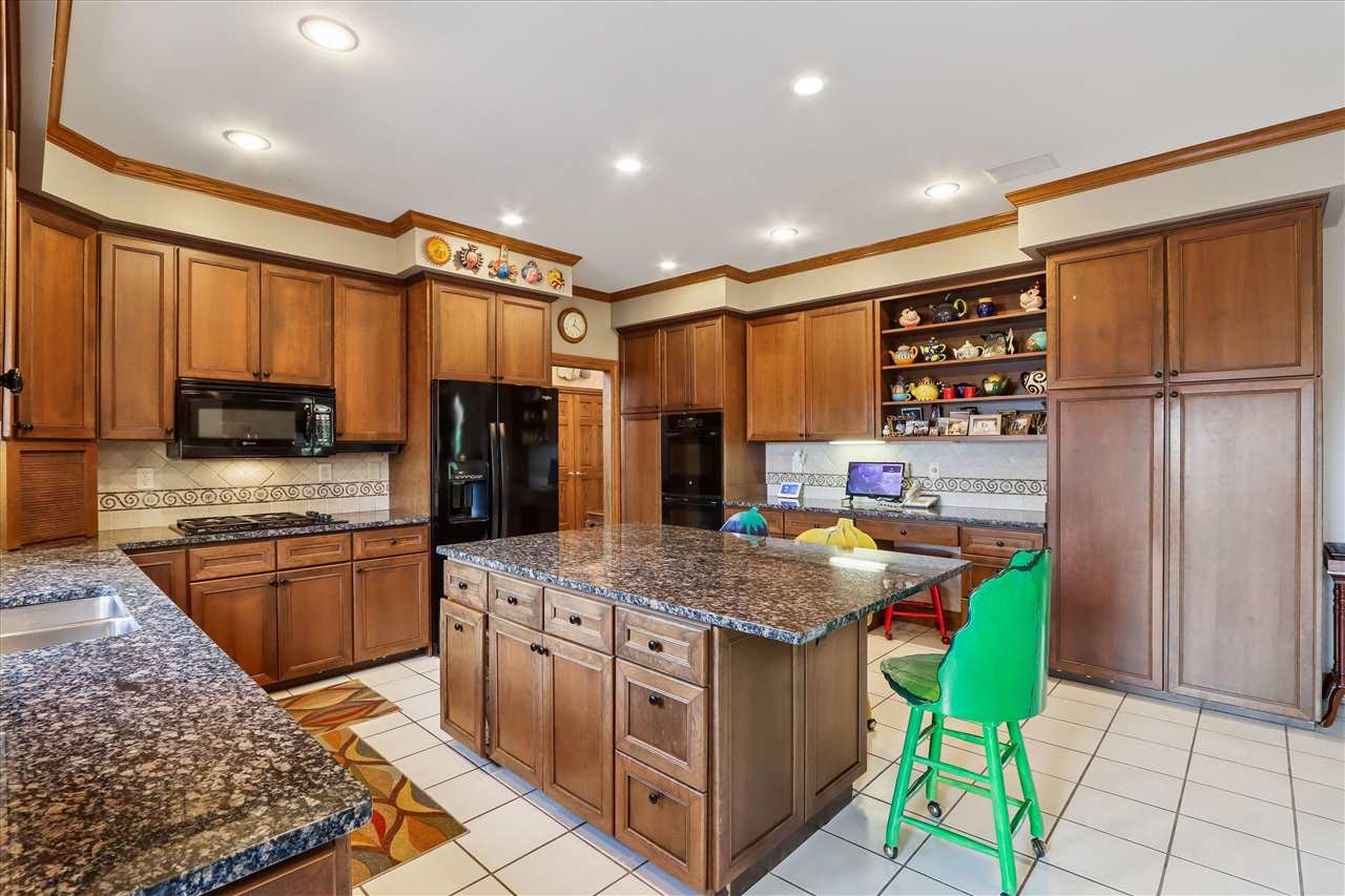 1 Acorn Ct