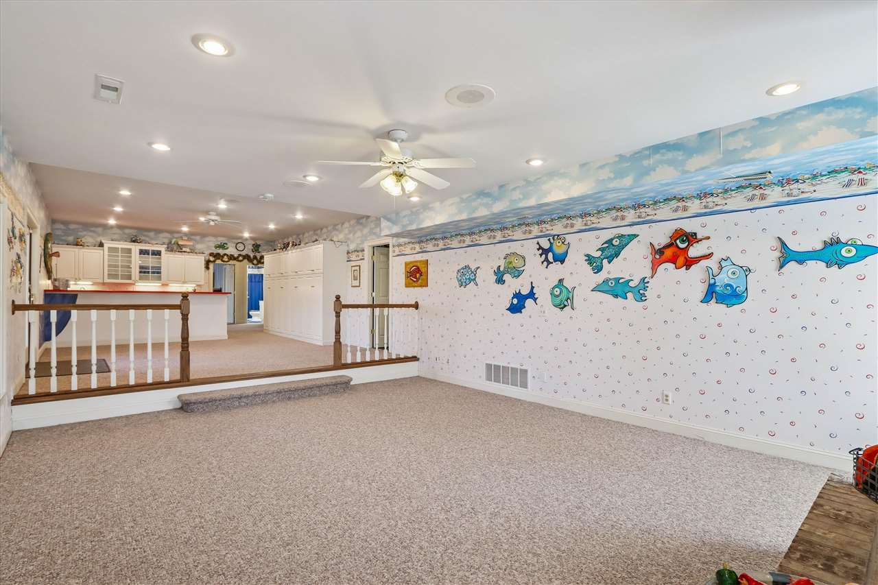 1 Acorn Ct
