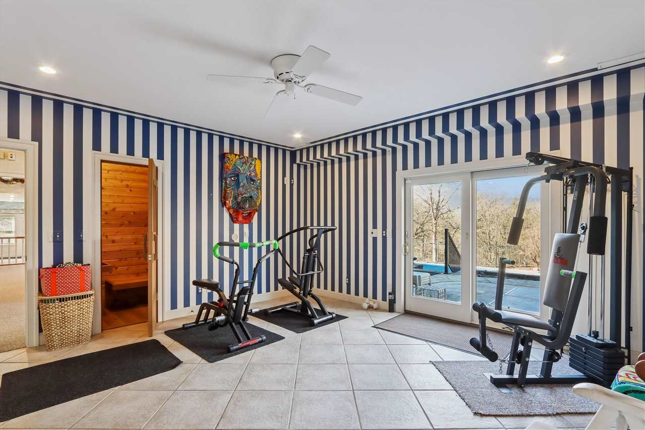 1 Acorn Ct