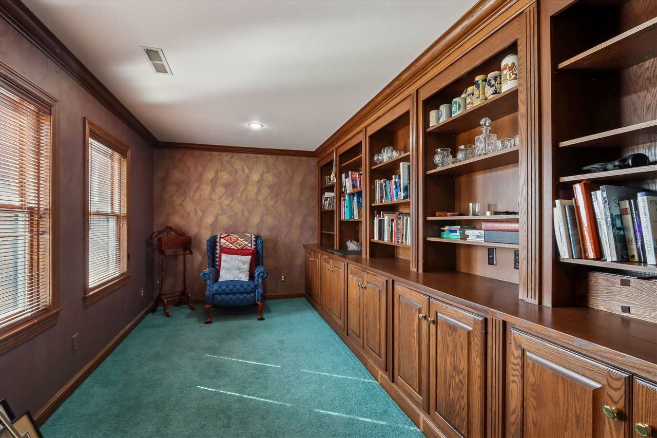 1 Acorn Ct