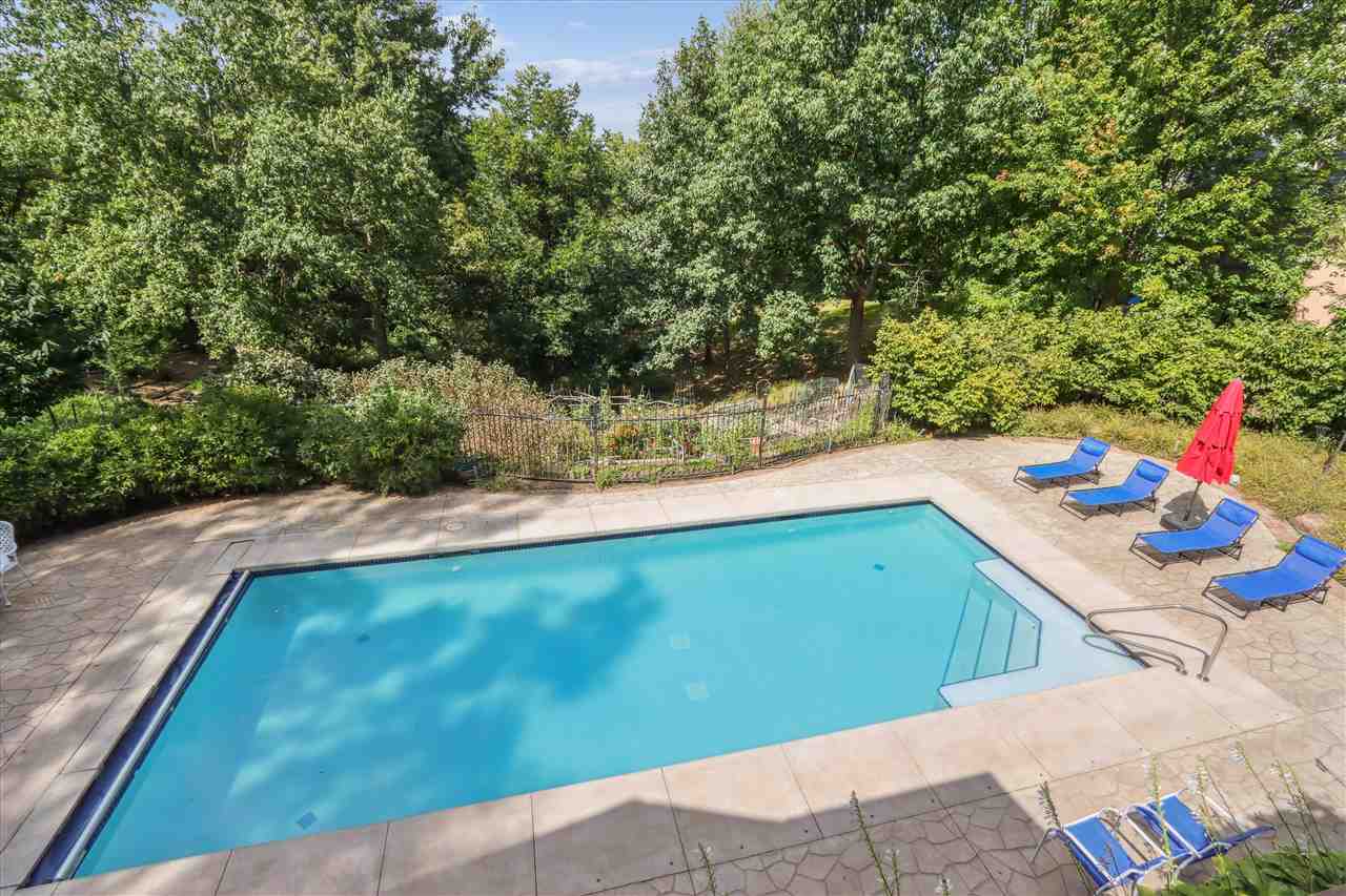 1 Acorn Ct