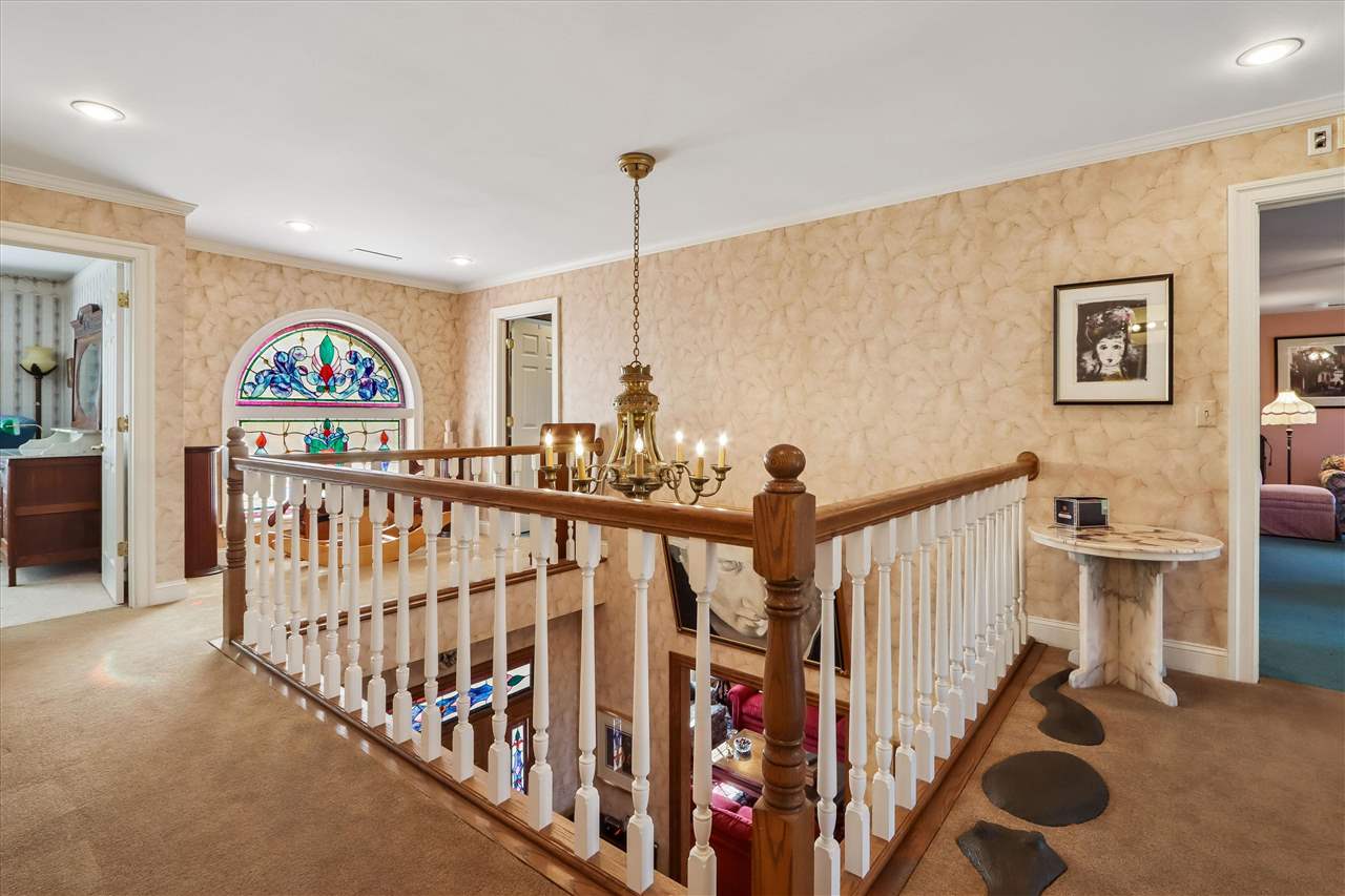 1 Acorn Ct