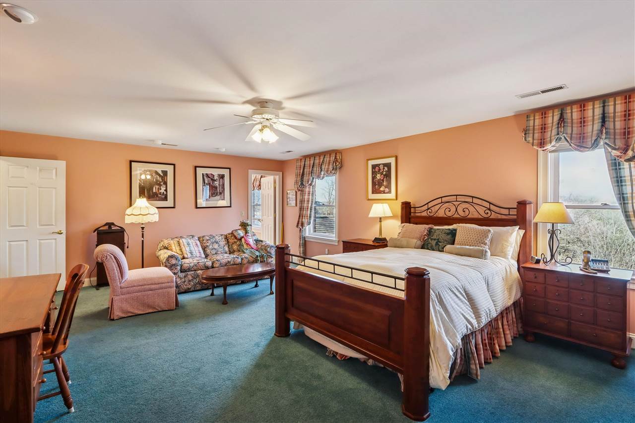 1 Acorn Ct