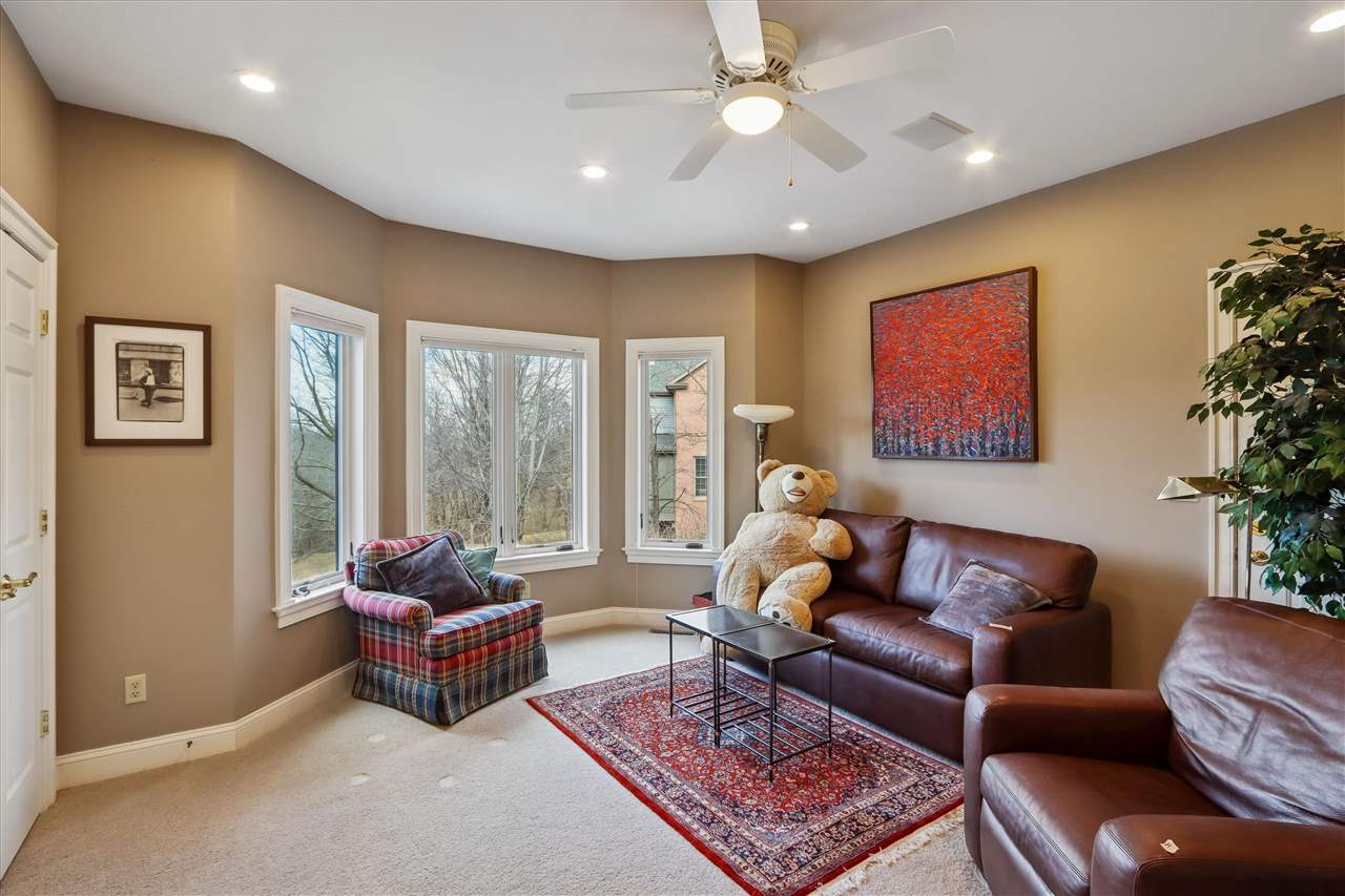 1 Acorn Ct