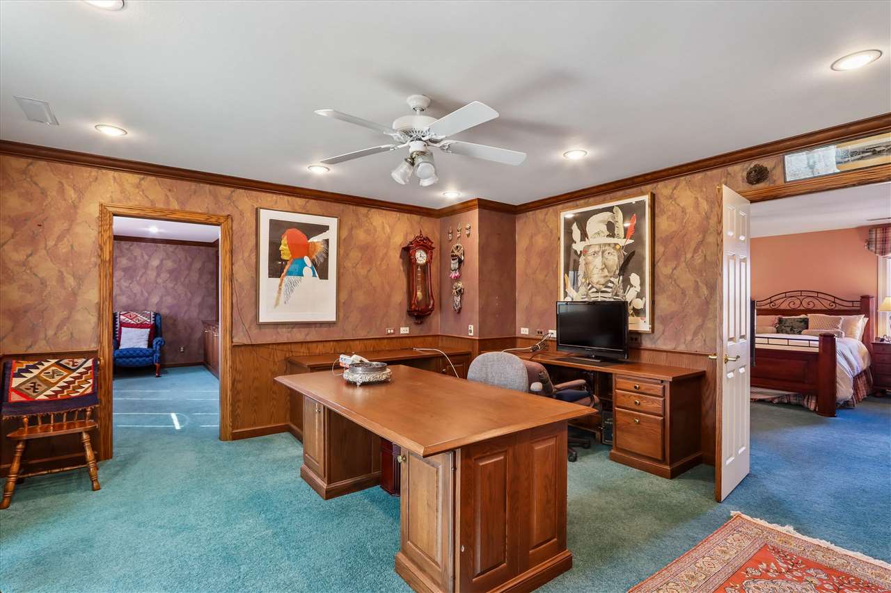 1 Acorn Ct