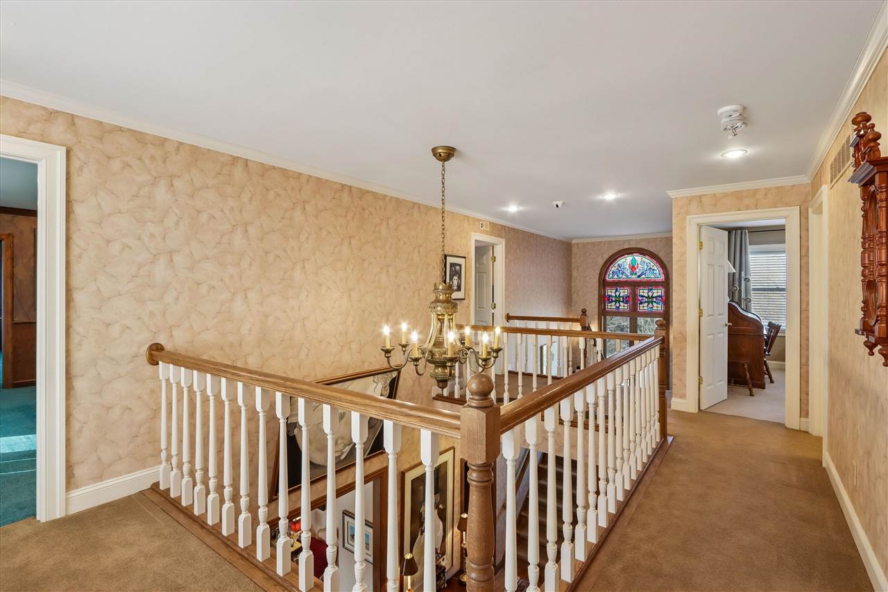 1 Acorn Ct