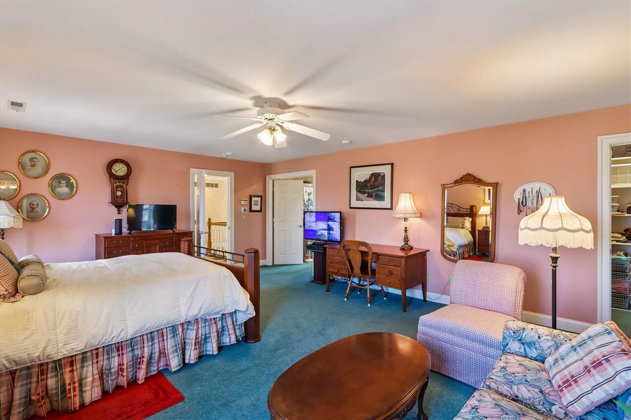 1 Acorn Ct