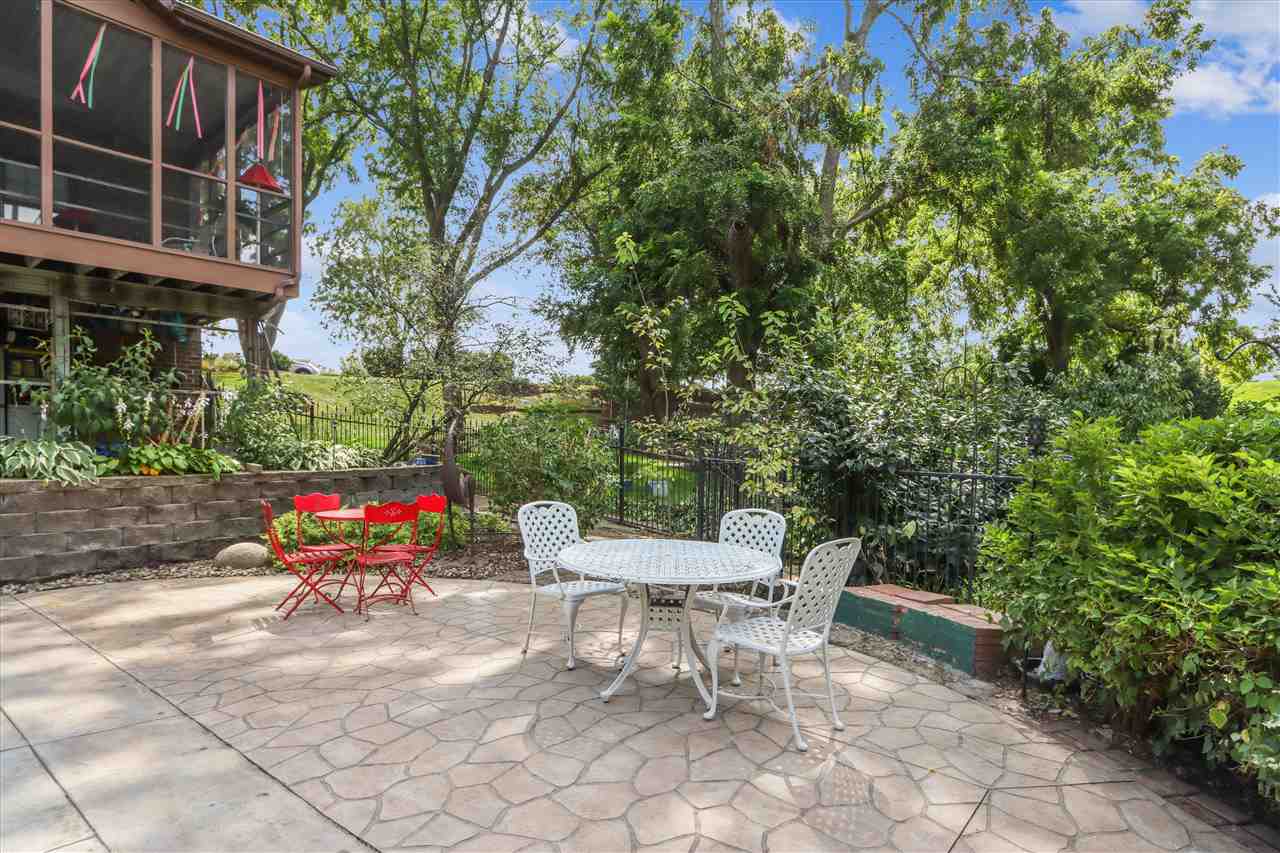 1 Acorn Ct