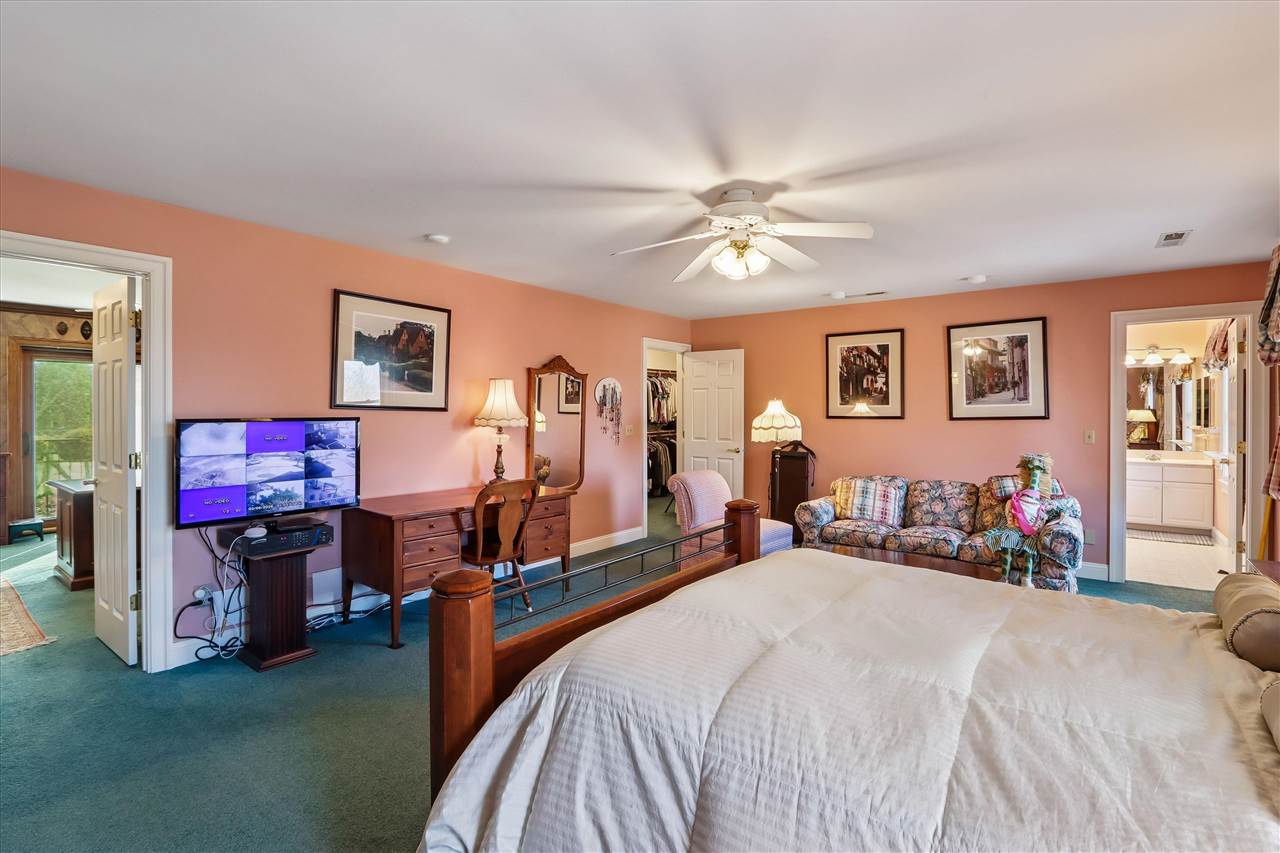 1 Acorn Ct