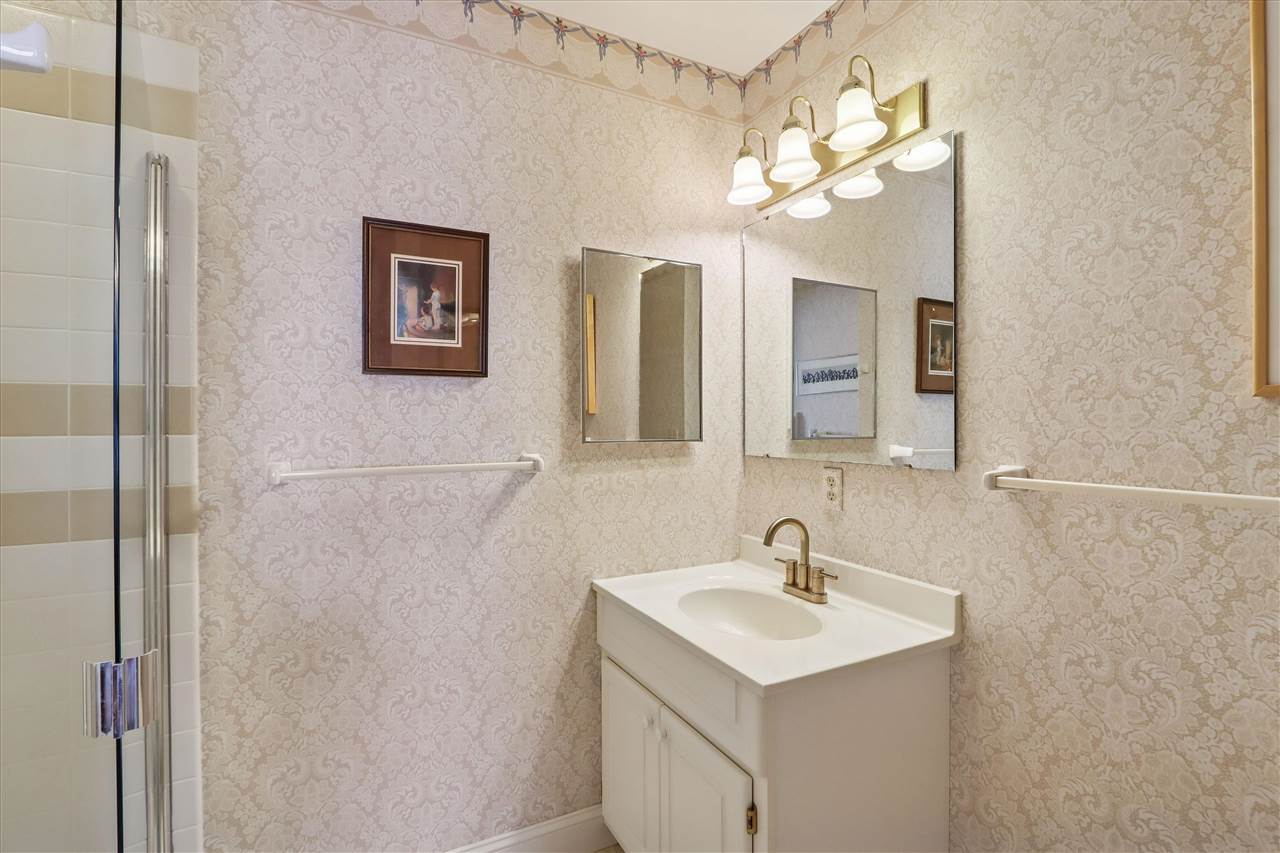1 Acorn Ct