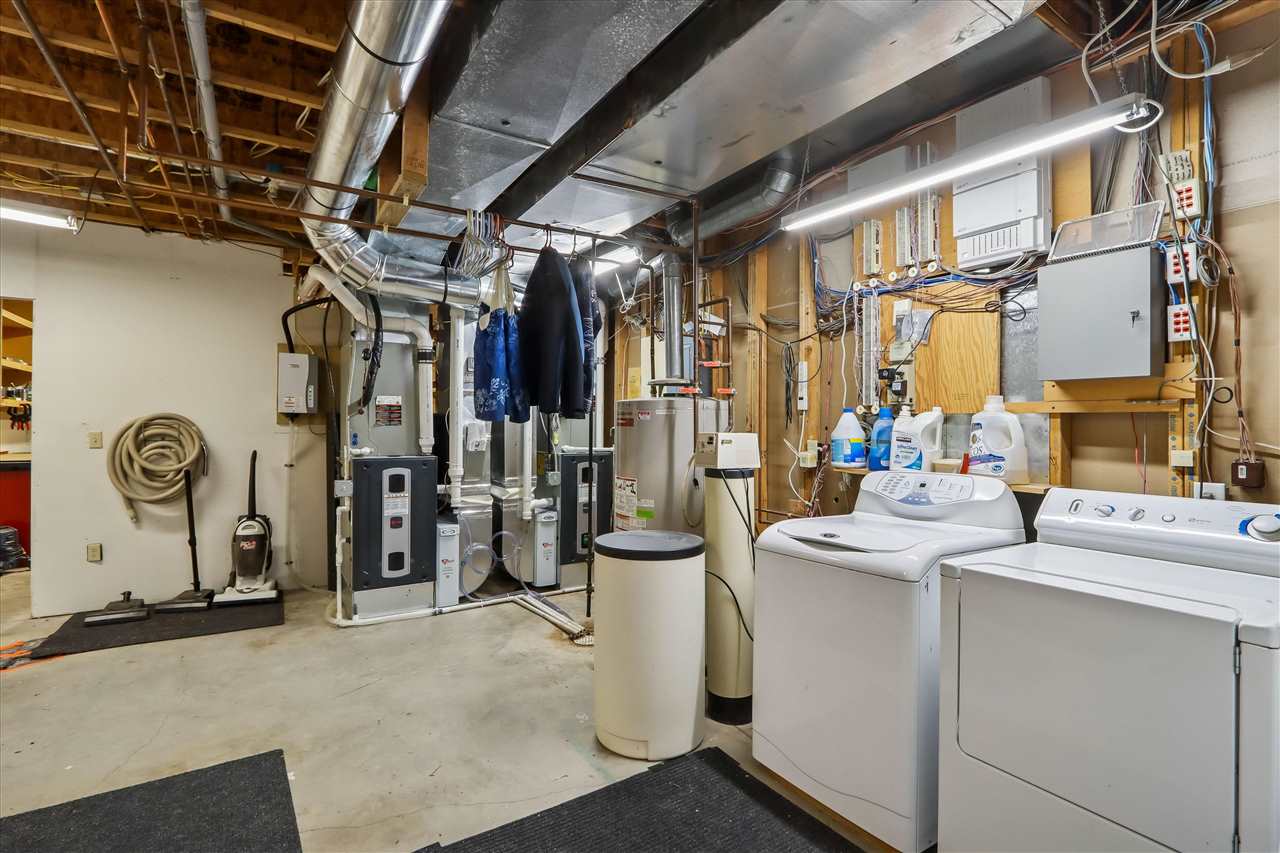 1 Acorn Ct