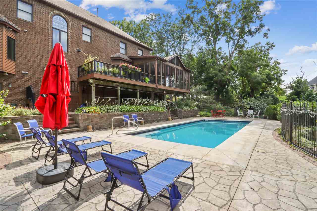 1 Acorn Ct