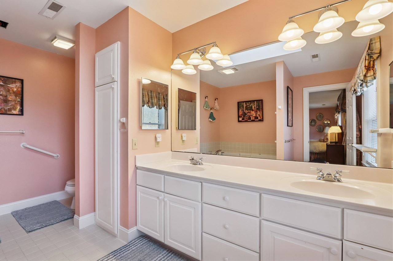 1 Acorn Ct