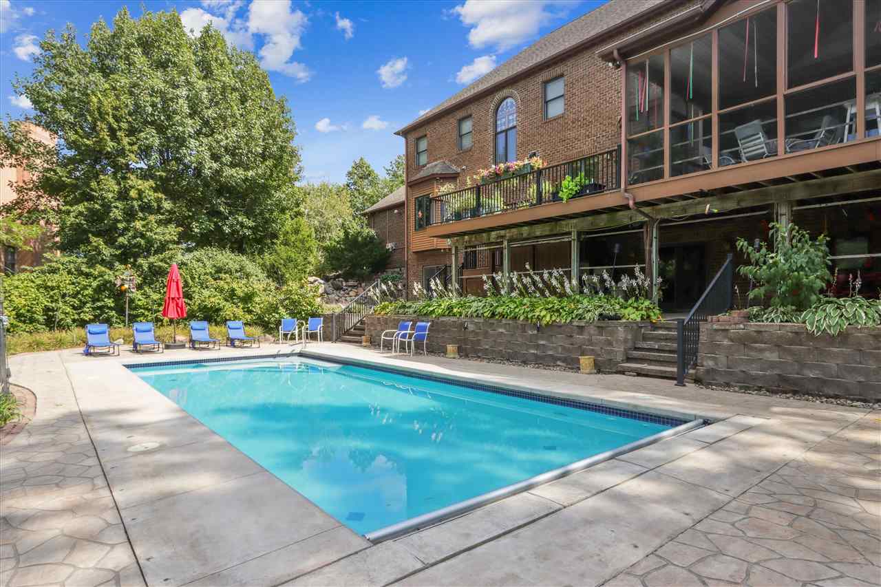 1 Acorn Ct