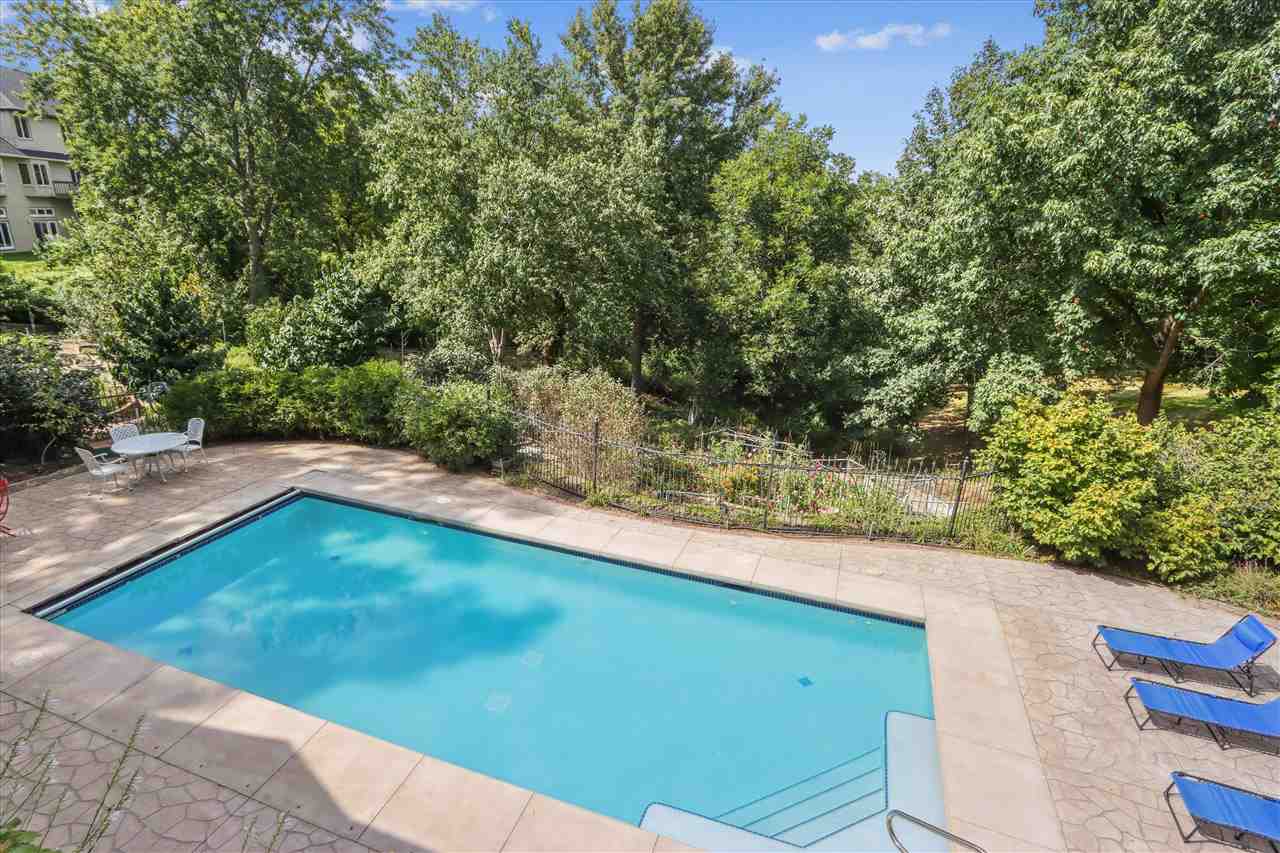 1 Acorn Ct