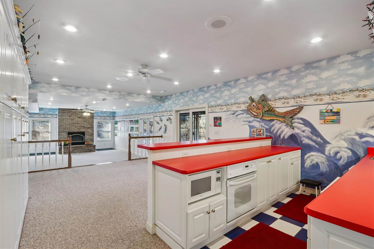 1 Acorn Ct