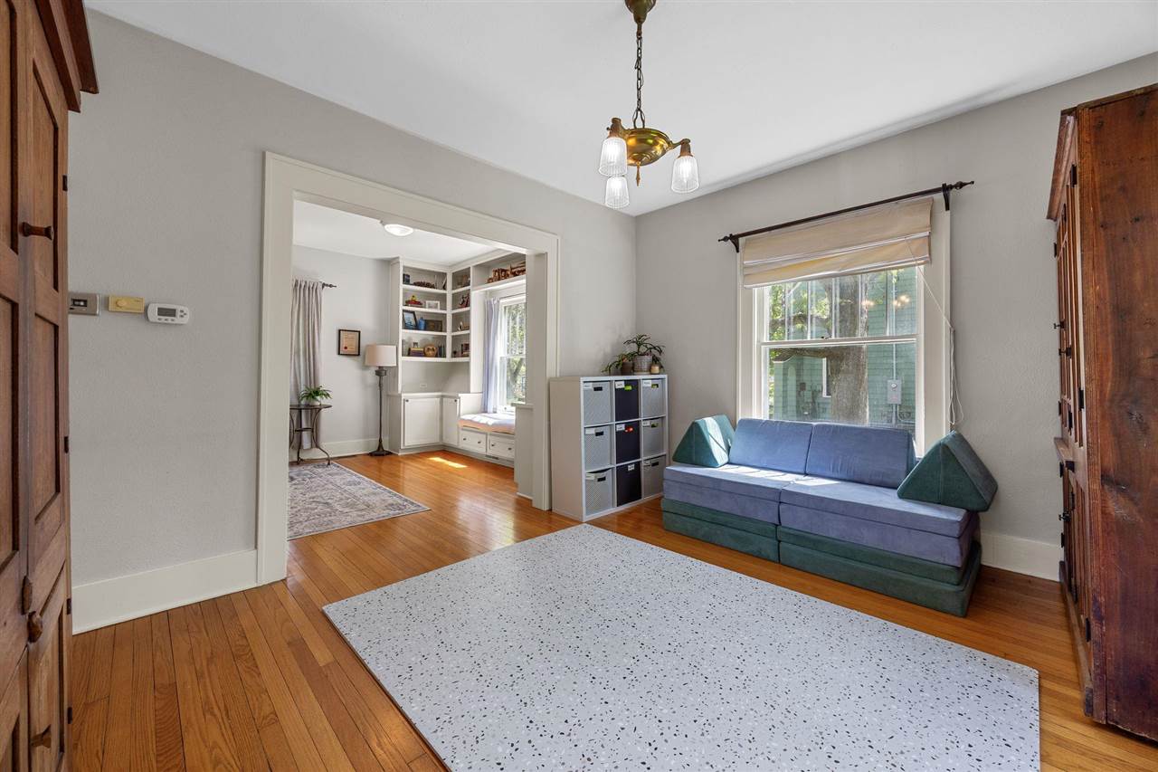 427 Ferson Ave