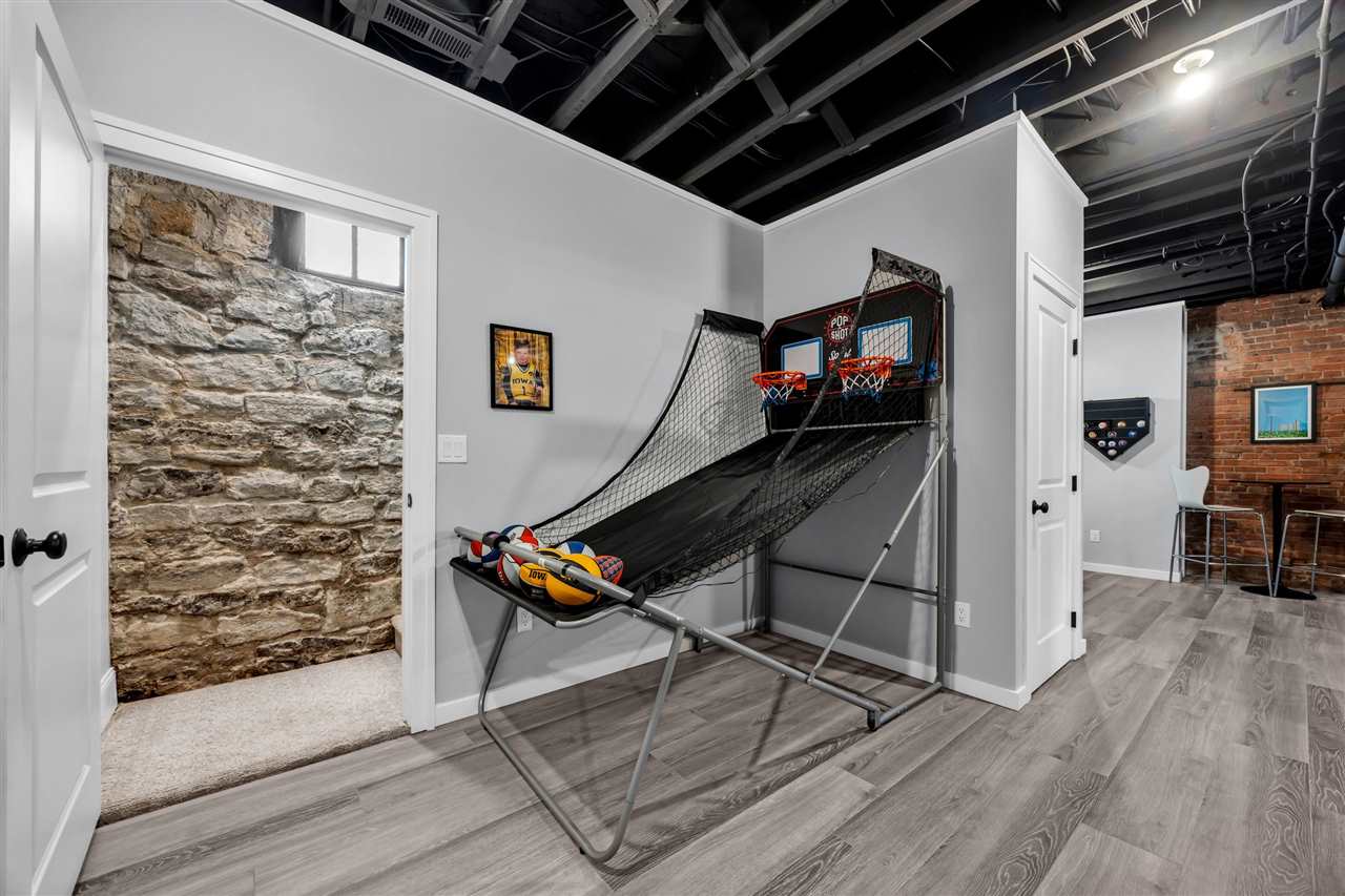 424 S Summit