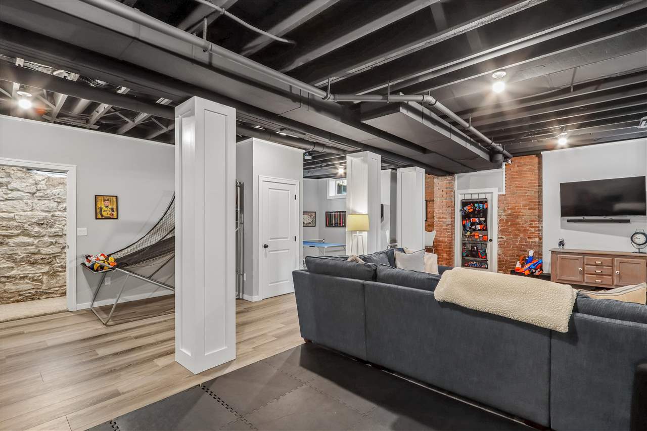 424 S Summit
