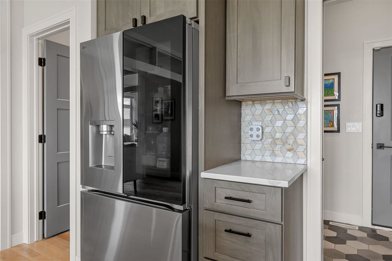 1352 Ava Cir