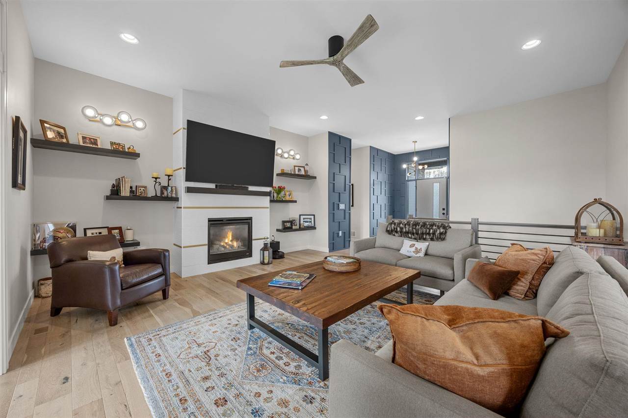 1352 Ava Cir