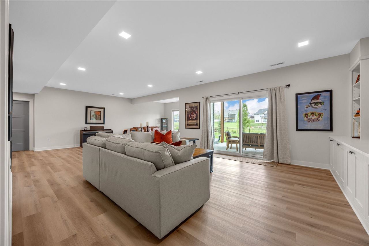 1352 Ava Cir