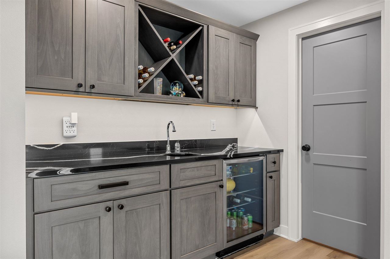 1352 Ava Cir