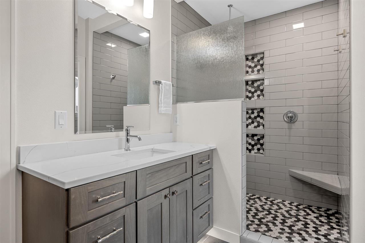 1352 Ava Cir